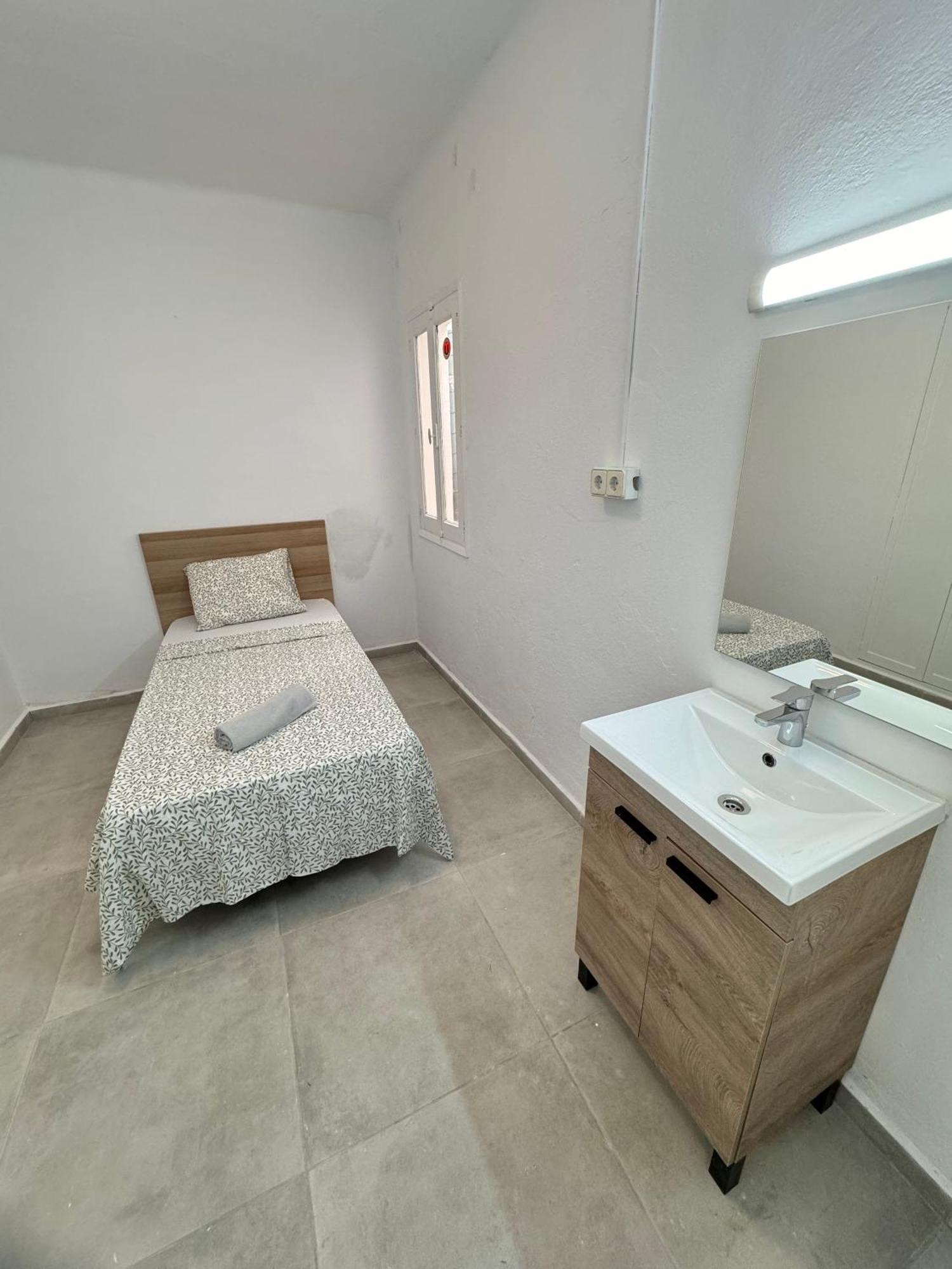 Hotel Hostal Cisne à Sant Antoni de Portmany Extérieur photo