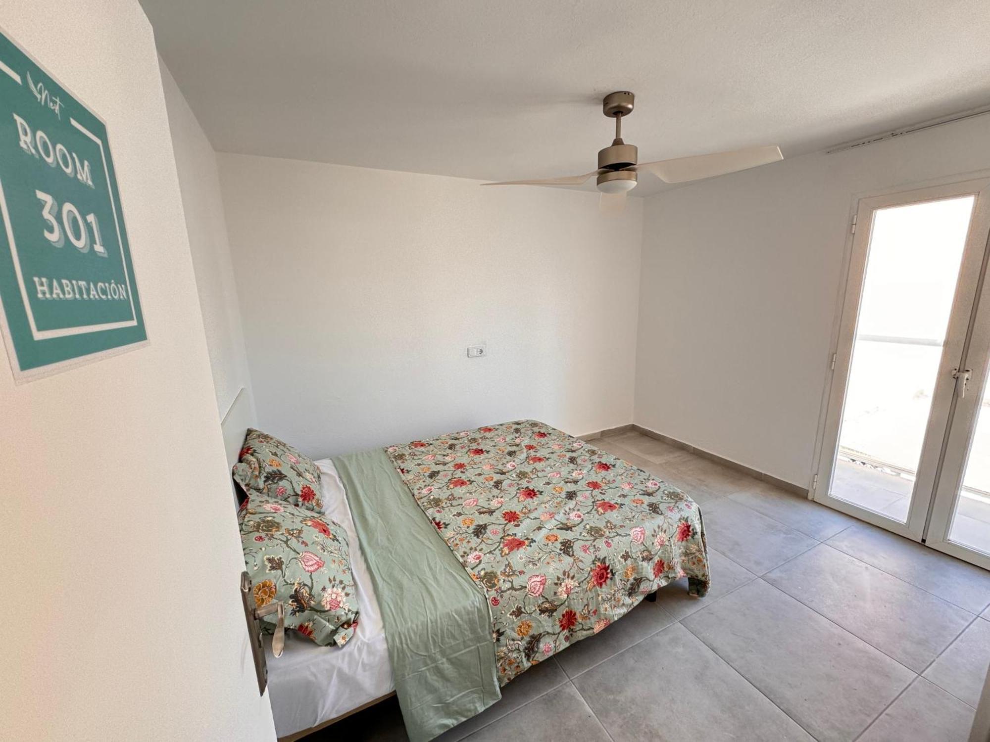 Hotel Hostal Cisne à Sant Antoni de Portmany Extérieur photo