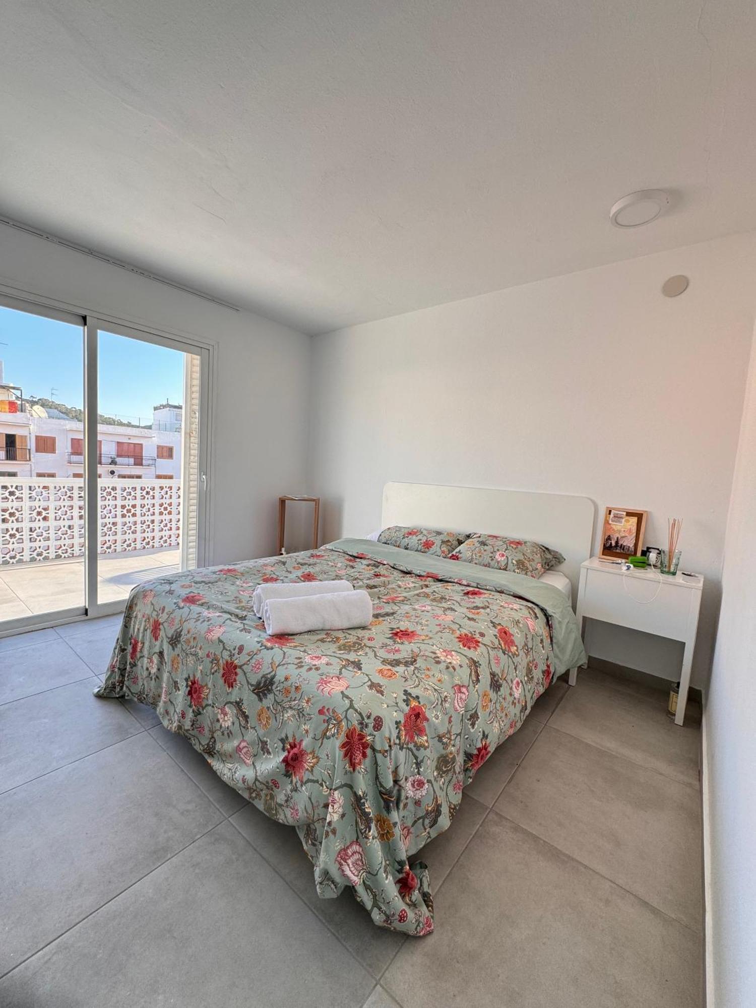 Hotel Hostal Cisne à Sant Antoni de Portmany Extérieur photo