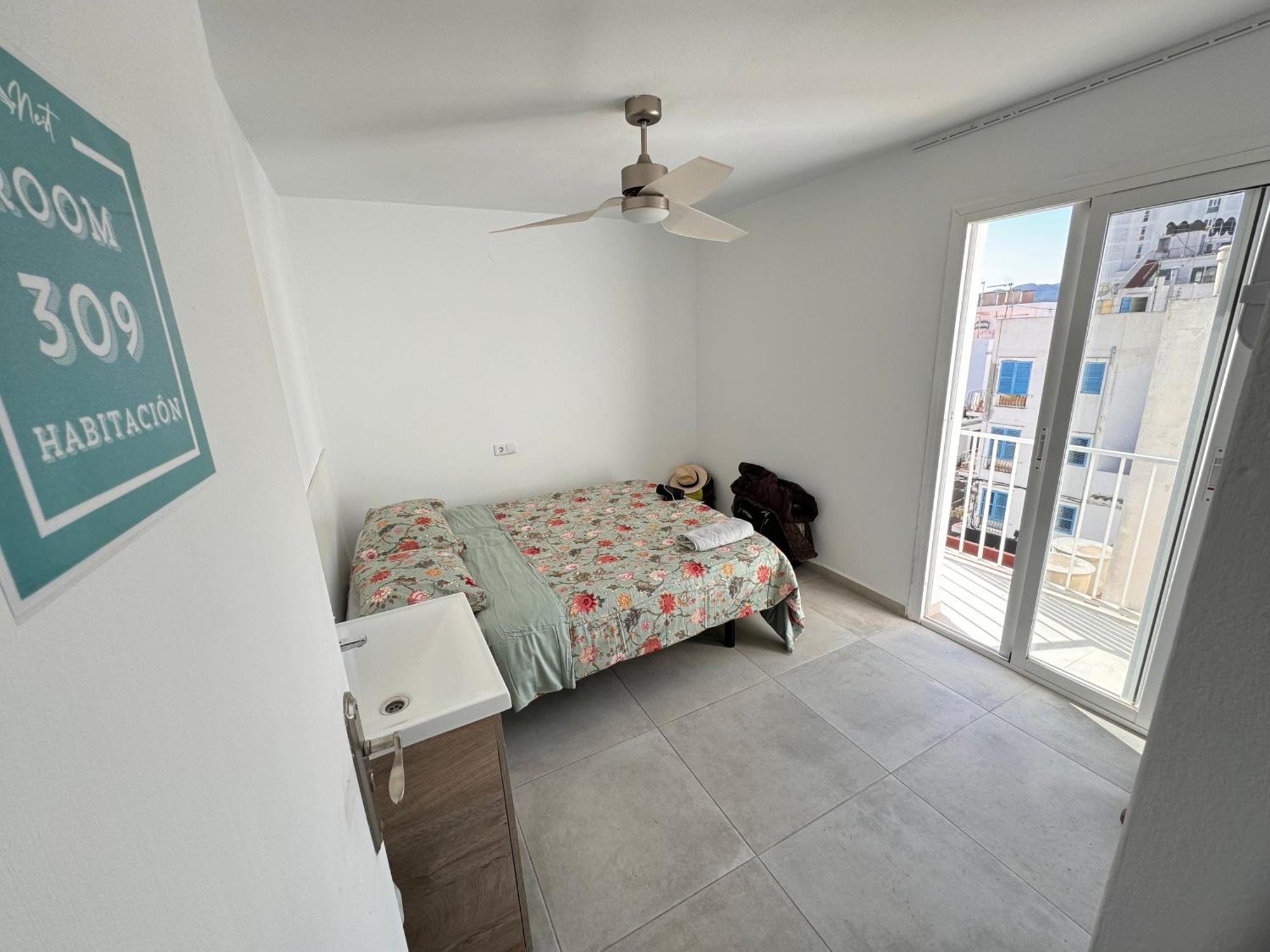 Hotel Hostal Cisne à Sant Antoni de Portmany Extérieur photo